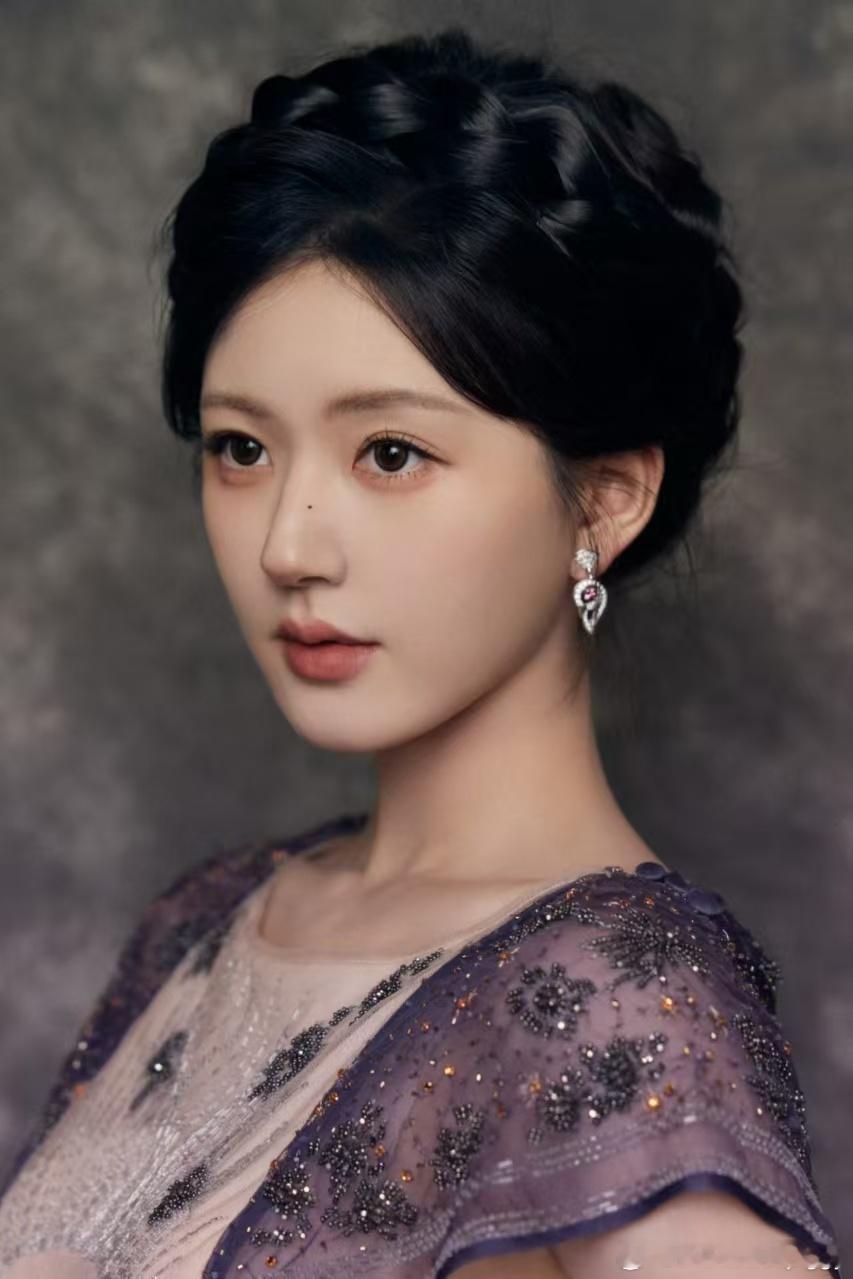 #赵露思她白的在发光##想要赵露思的美白秘籍#赵露思的甜美笑容征服我无数次[好爱