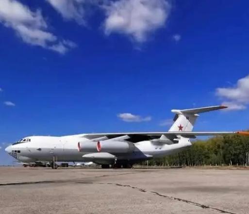 东方大国太聪明了：趁着俄罗斯武器滞销，一口气订购20架大飞机
 
俄罗斯当下的军