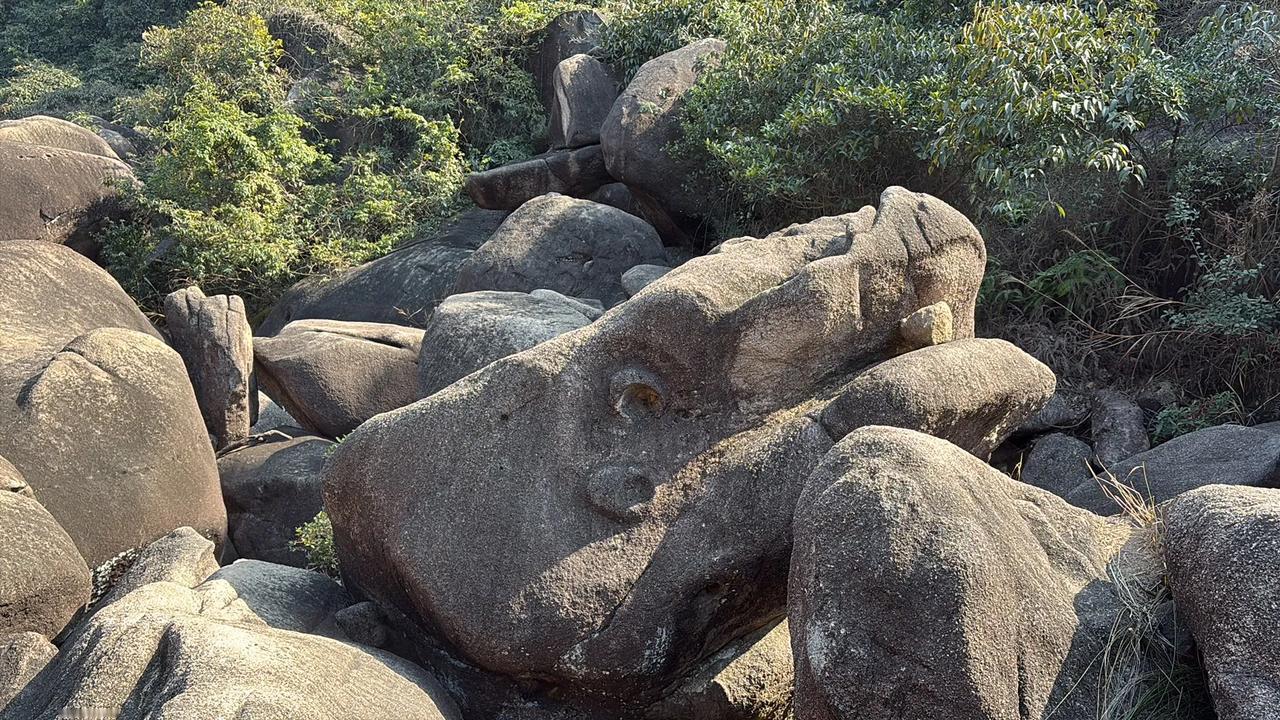 大罗山赋

夫大罗之山，巍峨矗立于苍茫之间，为天地之奇观，自然之杰作也。其势若龙