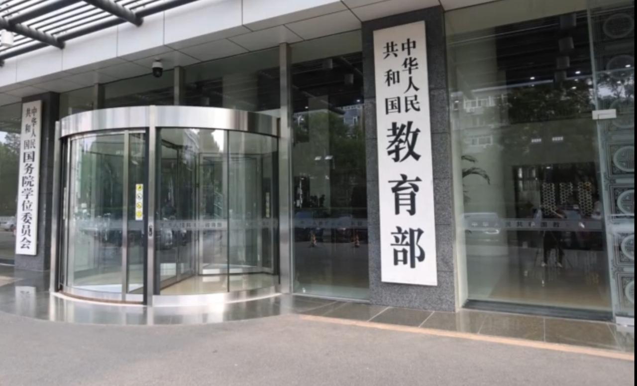 教育部部署深化职业教育教学关键要素改革，各地职业院校积极响应，将课堂搬进实训车间