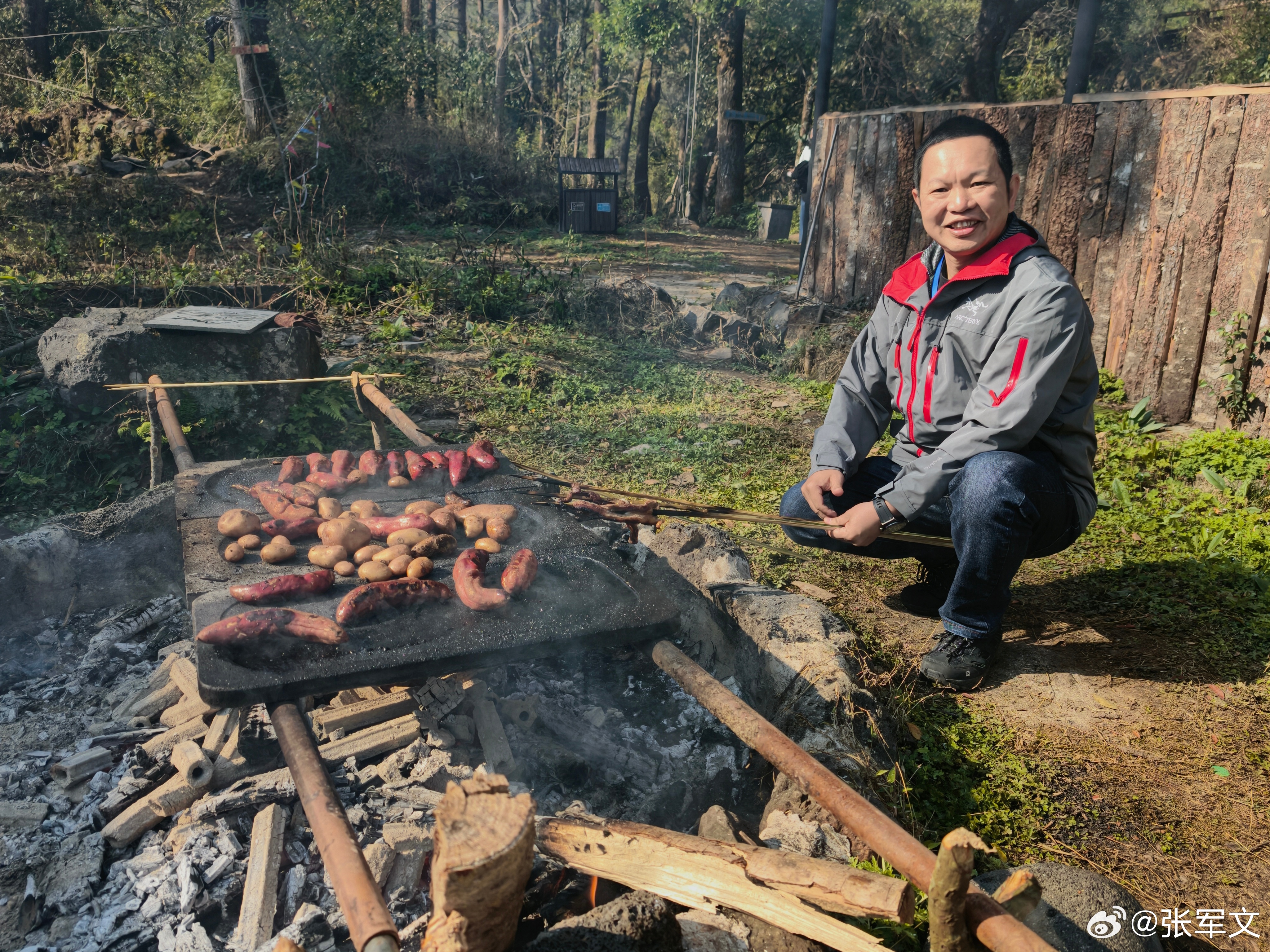 生活从来都不是完美的，但你可以选择把日子过成喜欢的模样。不必焦虑谁走得快，不用羡