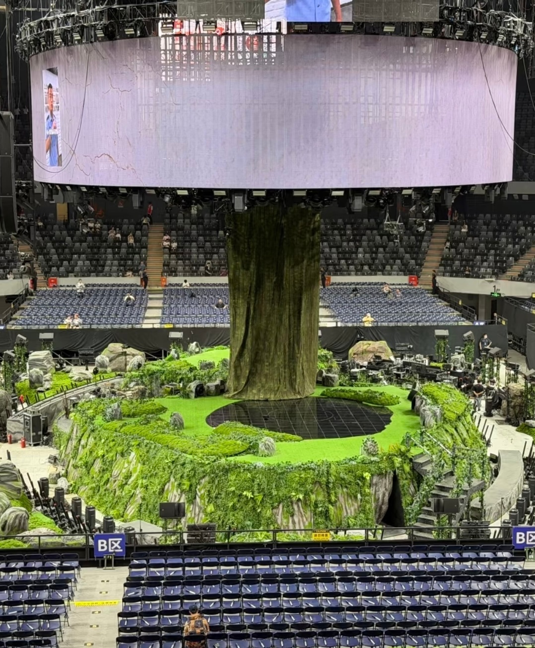 妈呀单依纯演唱会舞台太封神了吧，等不及看各种repo和现场视频了 