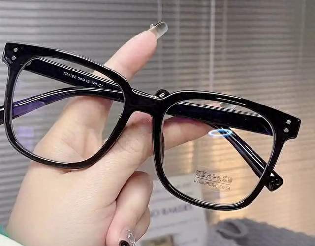 眼镜行业未必暴利最大，但或是最敢明着“宰人”的那一个！