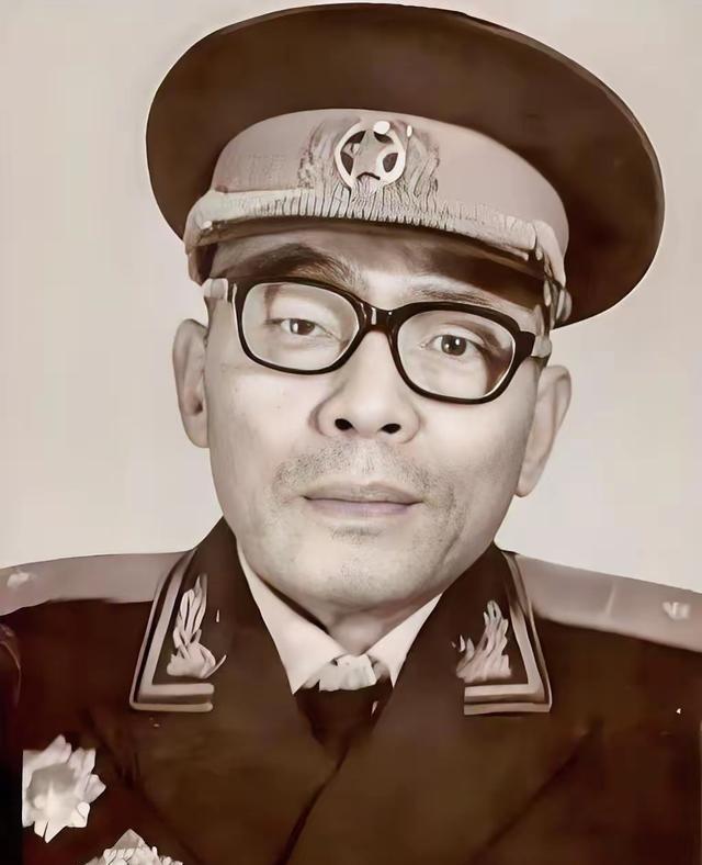 卢绍武（1906—1978），原名陆耀伍，壮族，广西武鸣人。1955年被授予少将