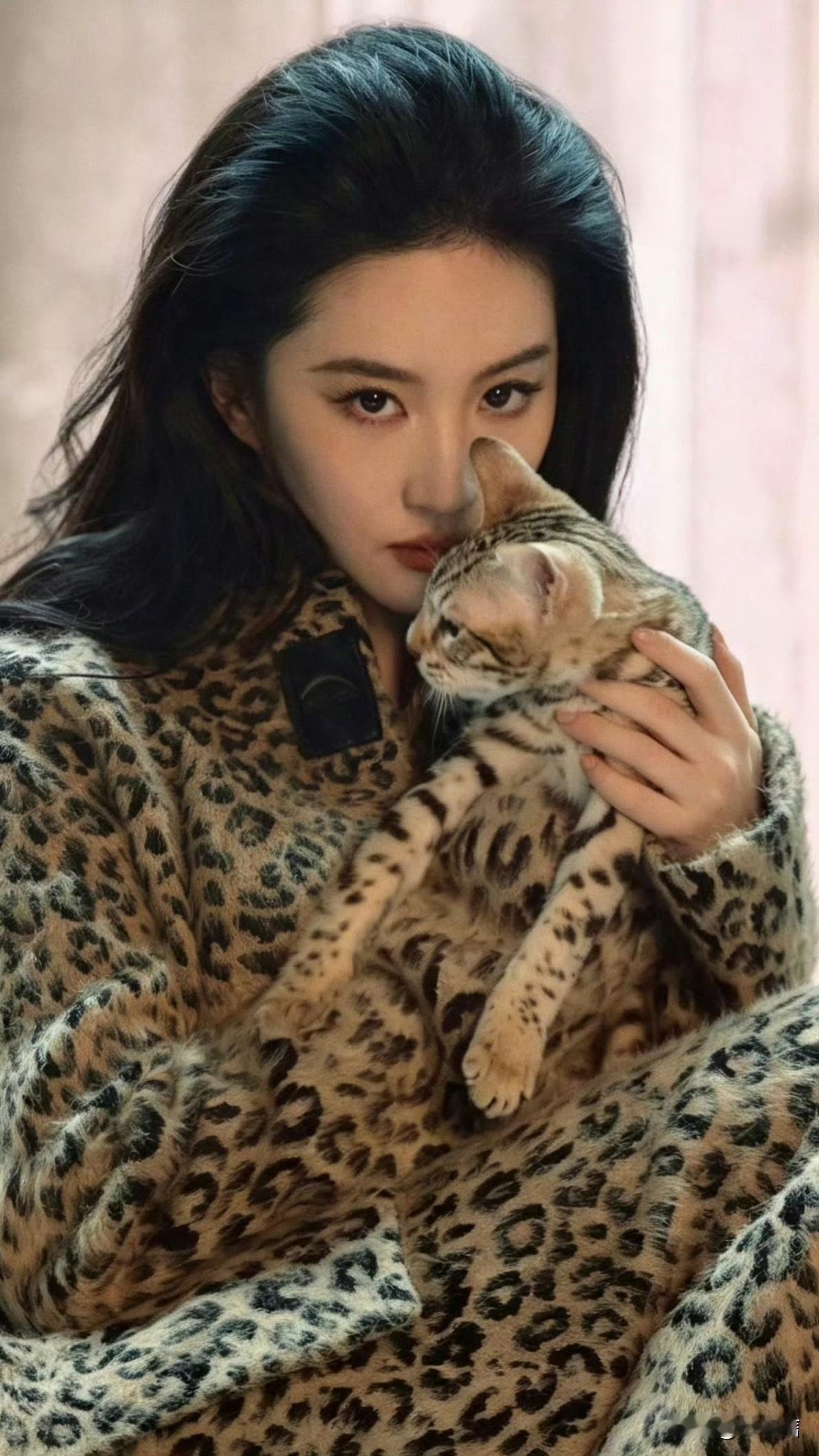 同样是出生于1987年的大美人，同样拥有令人艳羡的超长花期，看到刘亦菲与张馨予身