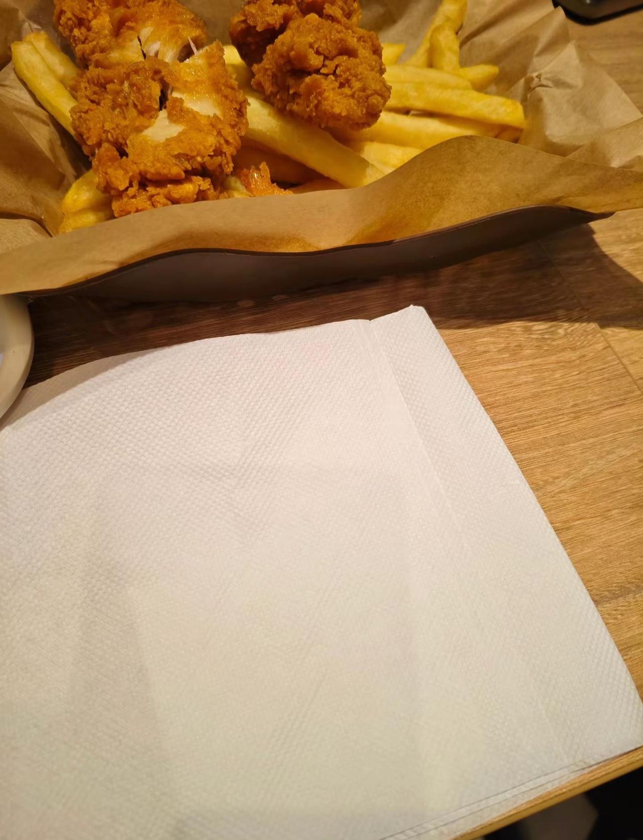 安于自己胜过千军万马、允许一切如其所是、慢热喜静、往哪走都是往前走。。