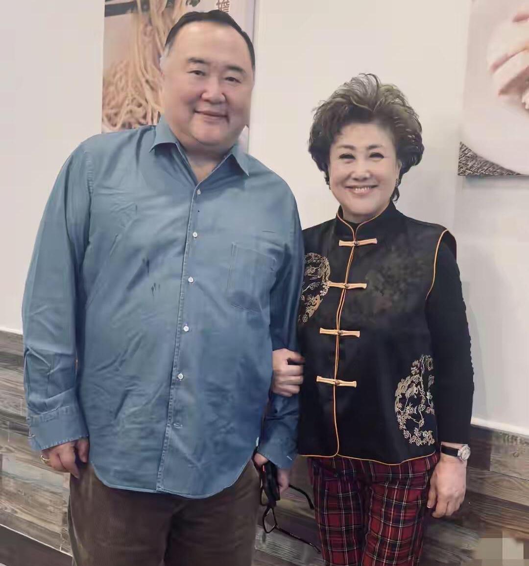 吴征与友人的留影