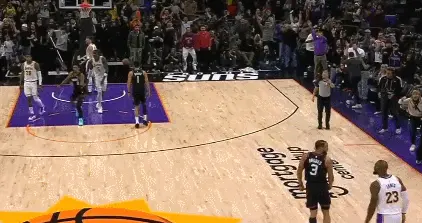 奇葩剧情连续上演！狄龙遭驱逐 詹皇关键四罚决胜