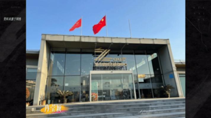 这段综艺片段看得人心里堵得慌。孩子发烧难受，爸爸躲在房间打游戏，对妻儿的辛苦视而