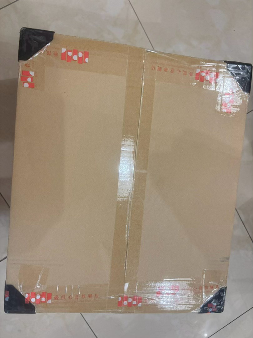 这些之前买的谷子的大概后三分之一，今天又到了一大箱，还有这么多箱没拆的堆着的，主