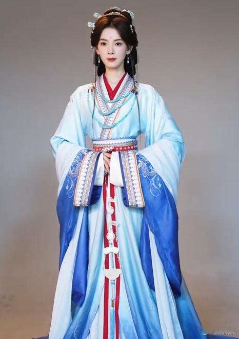 陈瑶李意迟不接受写死的结局陈瑶被剧透的世界剧本围读陈瑶的古典长相得天独厚，身姿雅