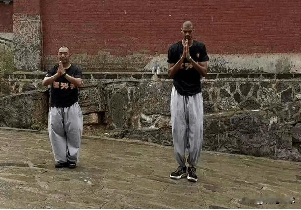 文班亚马跟对人了

据文班亚马的经纪人Bouna透露，他一直在思考如何用不同的方