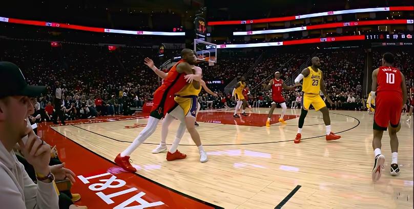 历史独一份待遇，37岁的杜兰特不仅出场时间高居联盟前列，还几乎每场比赛都会遭遇对