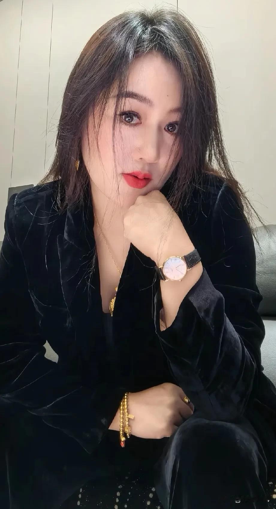 不知不觉冬至已到
接下来的平安夜圣诞节
不出意外的话还是一个人过
那就许个愿吧