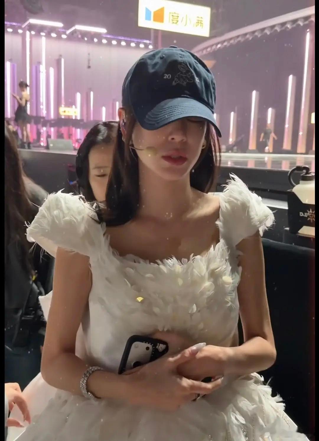 老晨可是拥有门面颜值的超绝搞笑女 韩团天菜来着 