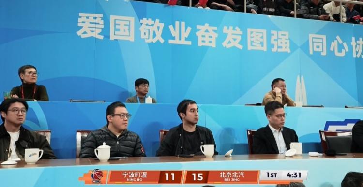 阿尔斯兰出现在宁波主席台，他不打球后当老板

宁波主场打北汽，这两家球队和他都有