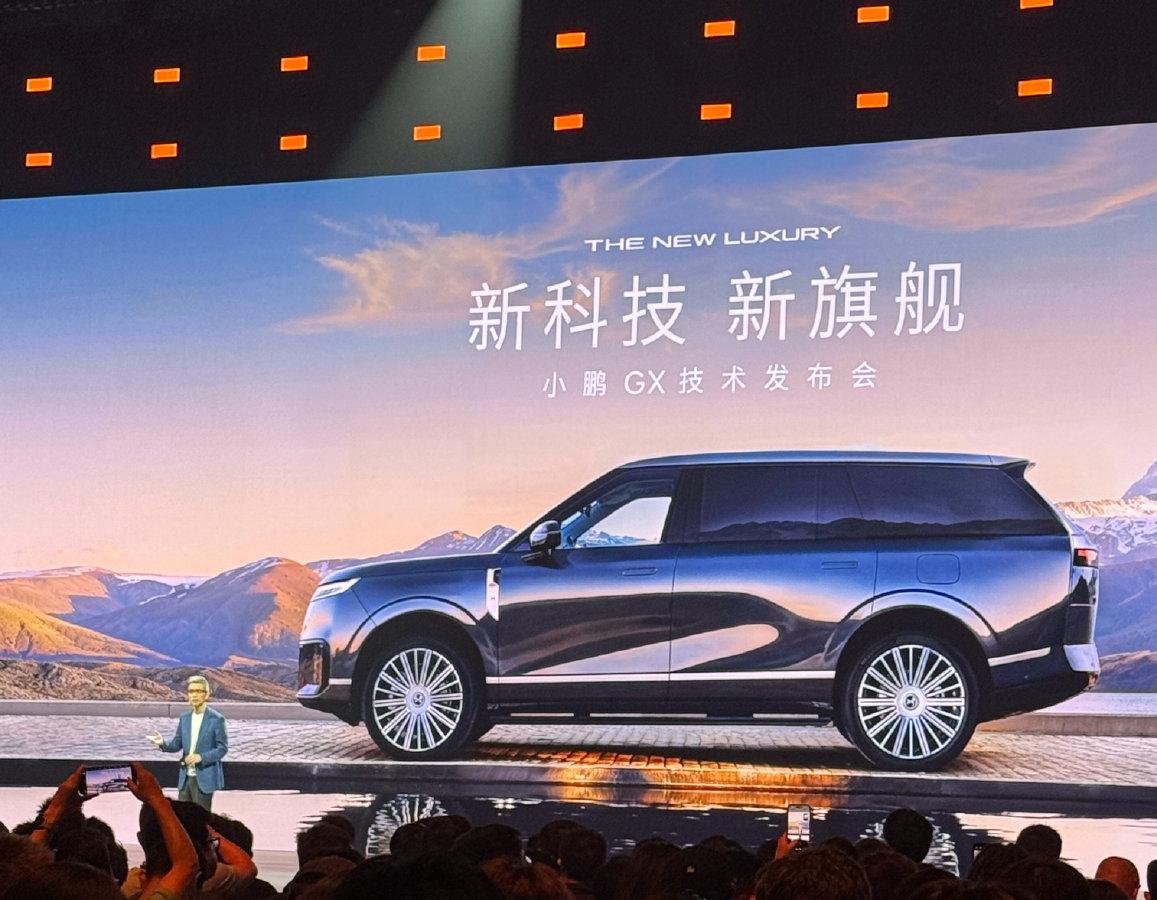 何小鹏：这次新车小鹏GX我们想换一种打法，不再只讲技术。

李想：你是说开始讲家