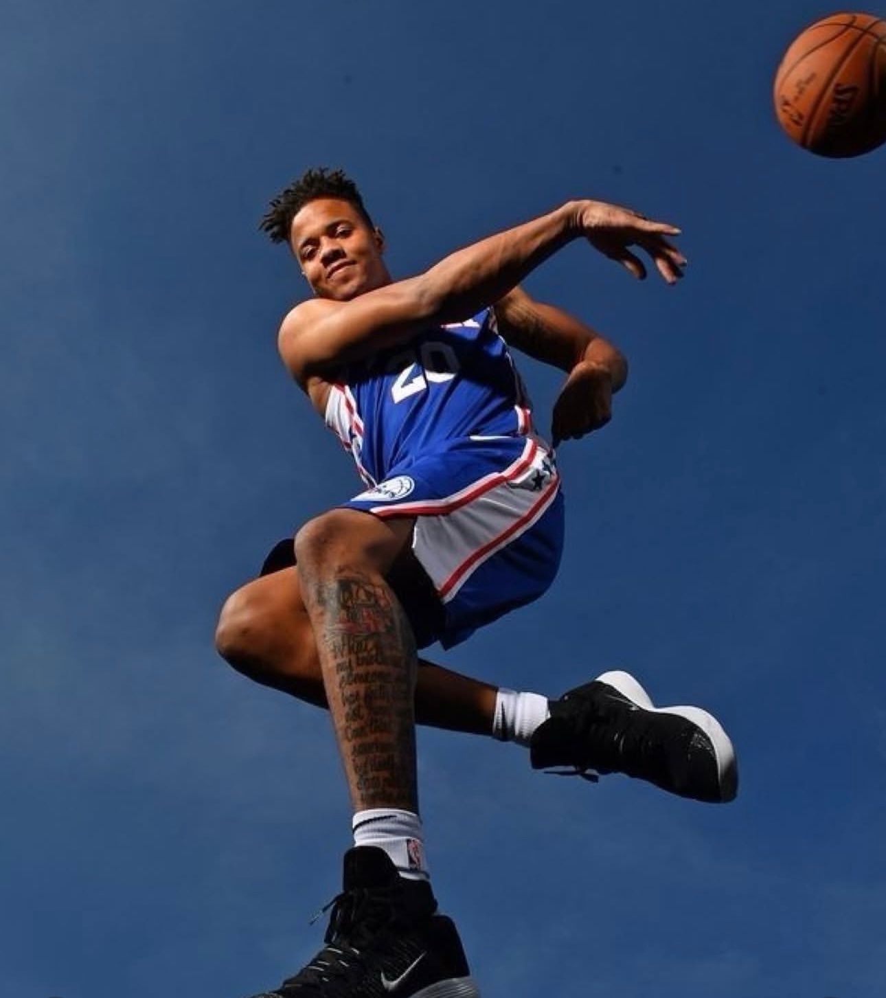 篮天下 乾坤未定，你我皆是黑马！Images via naughtyhoops 