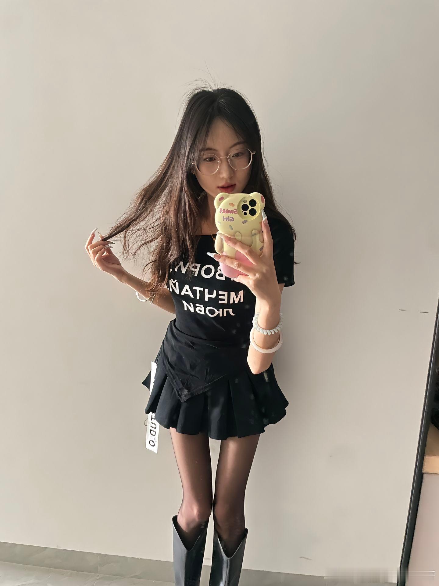 穿靴子的女孩儿很好看～ ​​​