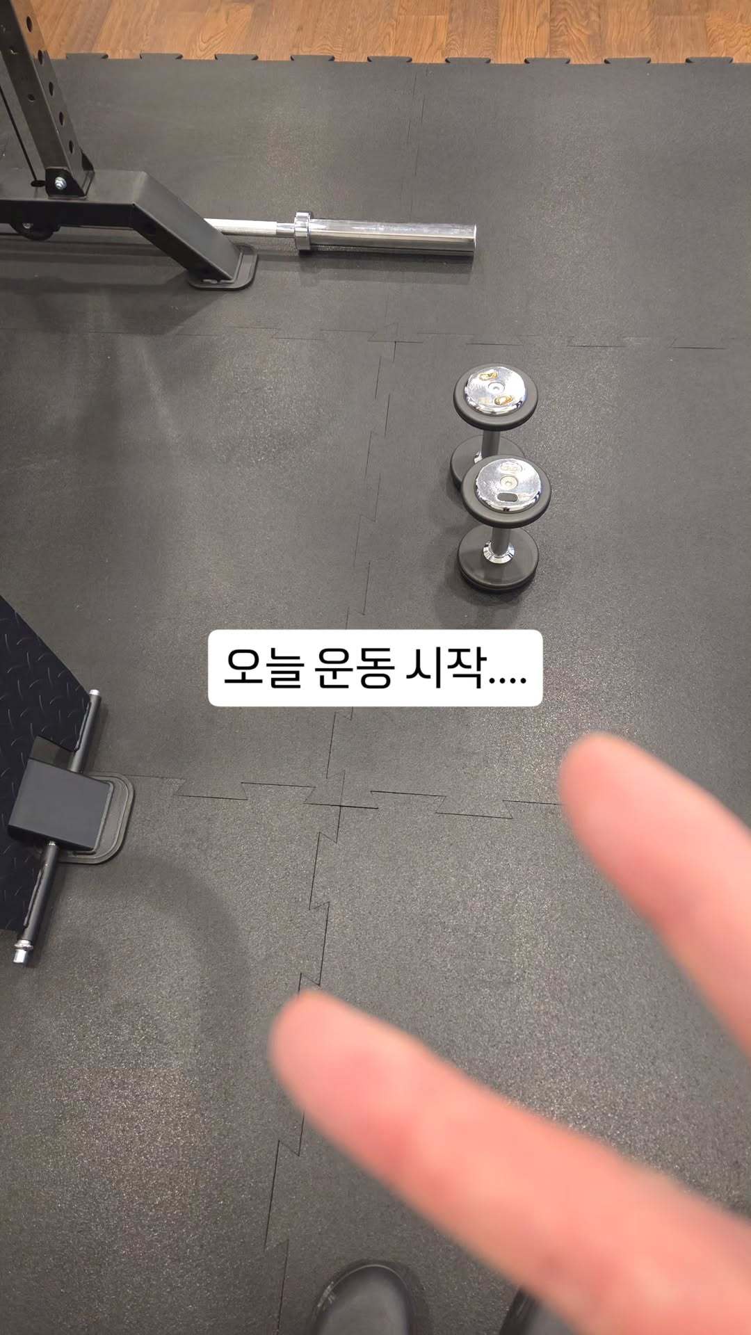 “CB百蓝_。260219金希澈 ins story更新：今天的运动开始....