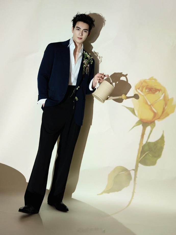陈星旭 玫瑰匠人陈星旭Vogue盛典“玫瑰匠人”，无刻意花哨，满是难得的静气与优