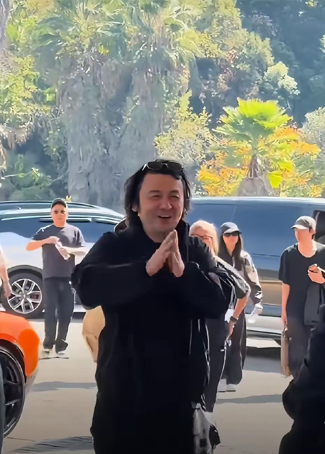 曾经是小帅哥一枚，现在变成了油腻大叔了。