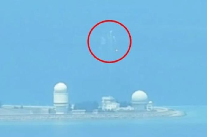 就在刚刚，
菲律宾公然反华，解放军果断“开火”。

菲律宾军机公然闯我南沙美济礁