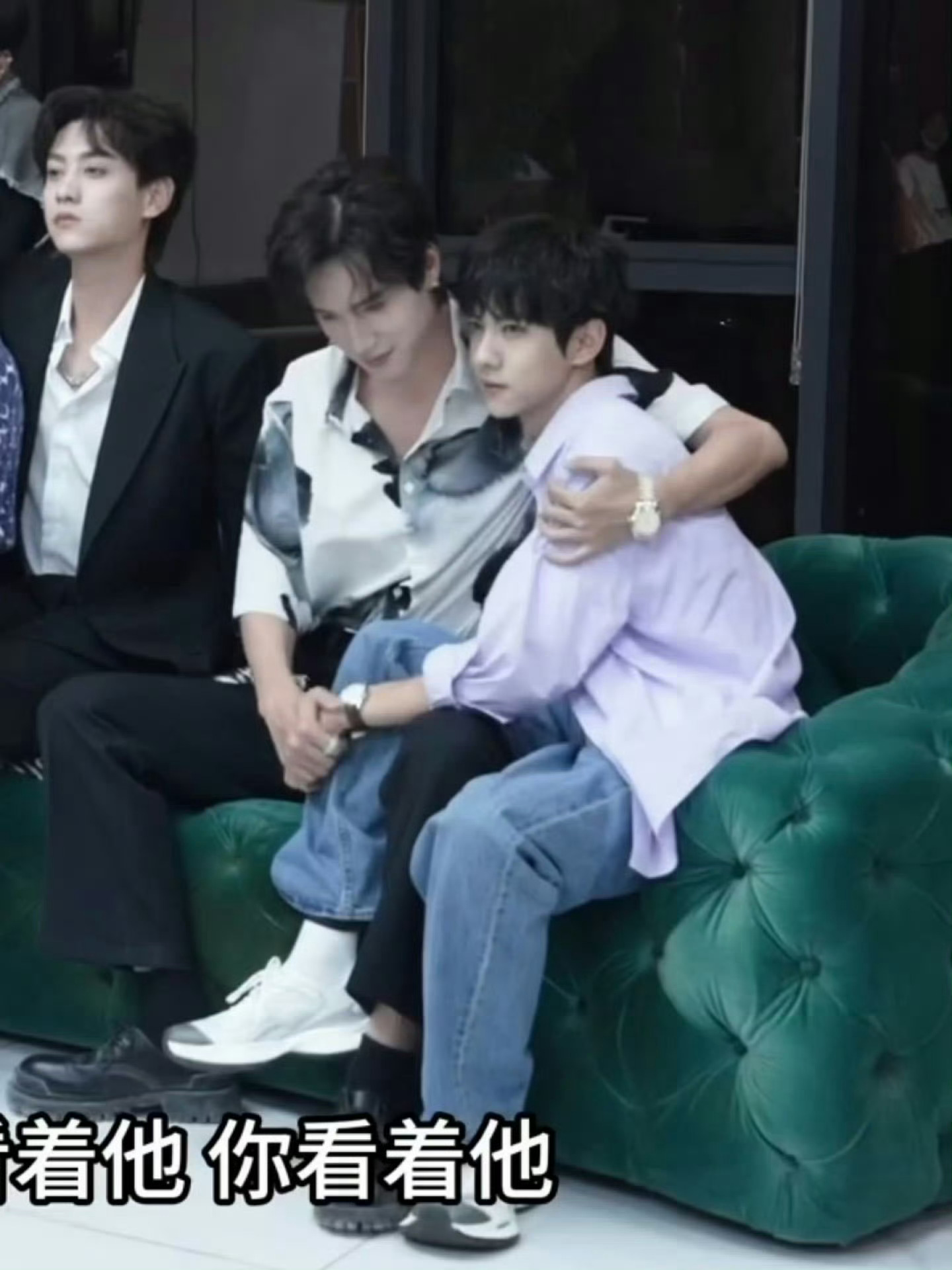 我又迷失在体型差里🚬真的很喜欢这种一群人里只有你和我的感觉谁懂🚬 