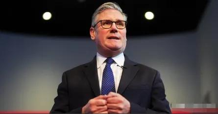 斯塔默从中国回去后，立即做了一个决定。他认为英国人应该认真学汉语，只有这样才能“