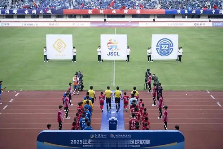 最近看到有媒体说，苏超爆火靠的是情绪价值。哪能这么片面，情绪只是火苗，但让它烧成