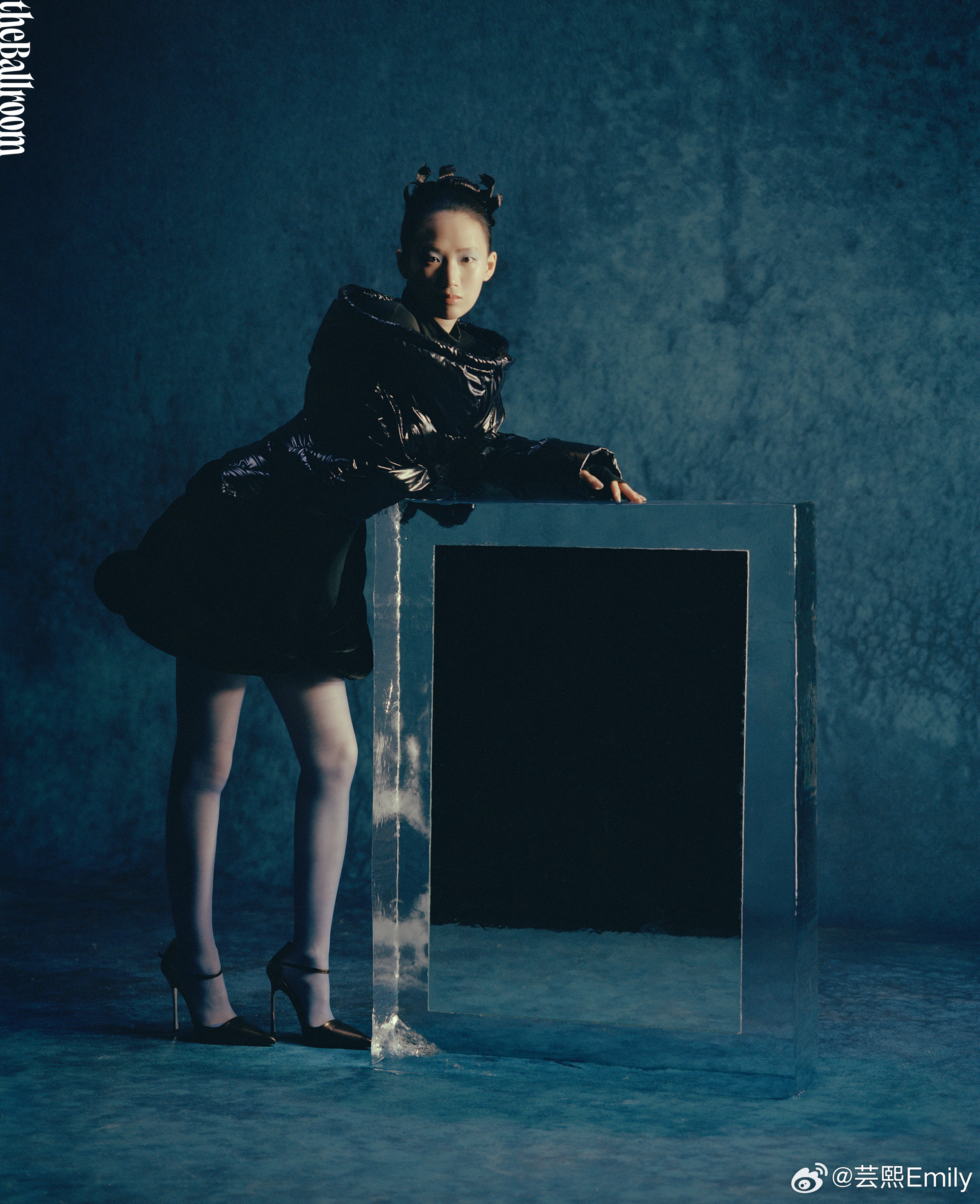 陈芋汐的蓝色叙事陈芋汐解锁TheBallroom舞格2026春夏刊，跃入一池蔚蓝