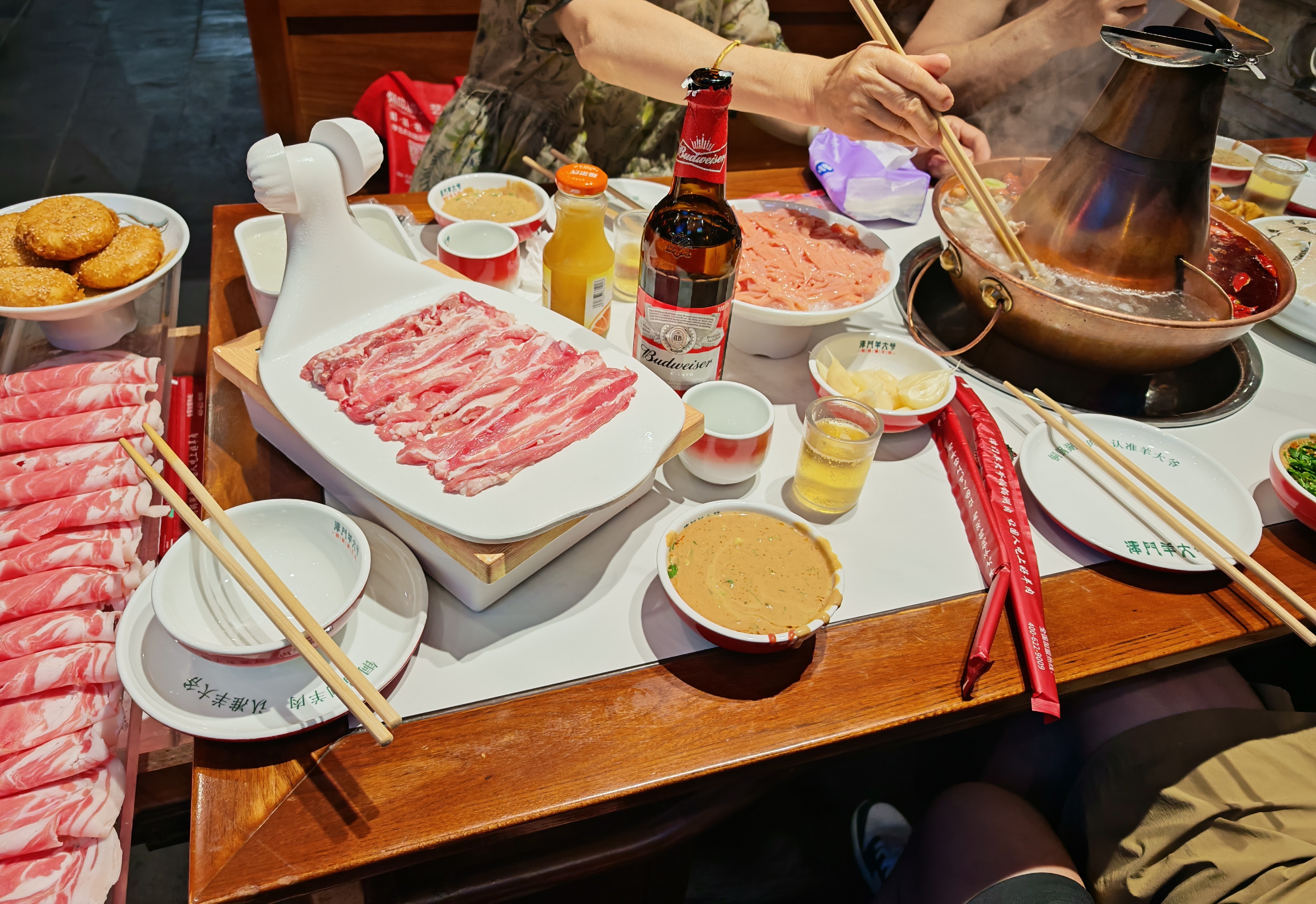 外面大热天，中午出来吃火锅，反其道而行之，再多出出汗。大家都吃了没？O型血适合吃