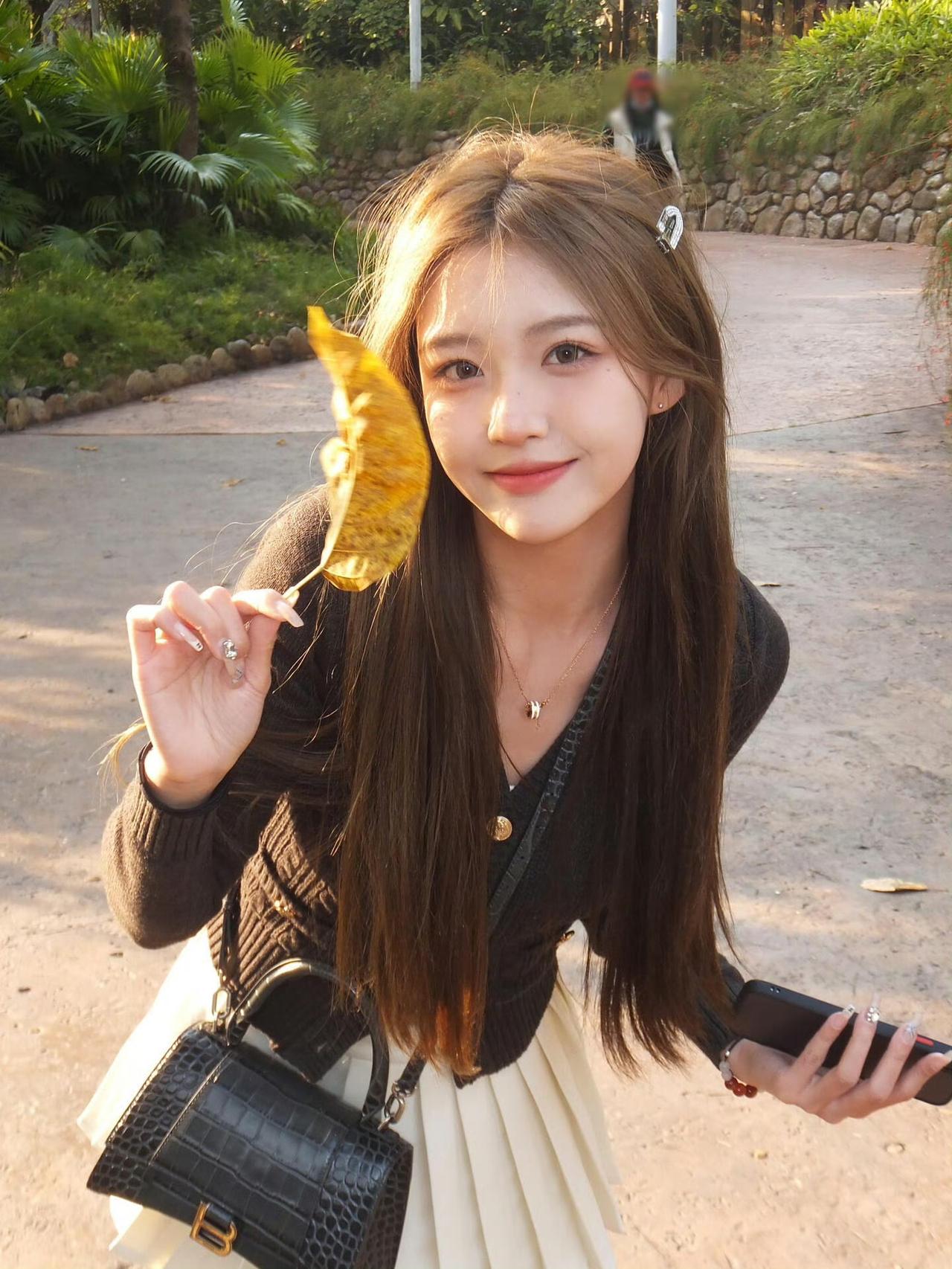 阳光落在身上，心动落在你心上，落日余晖，为你而来[心][心]