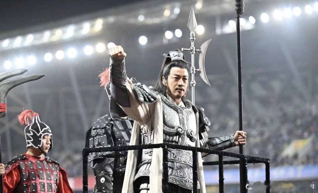 何润东项羽转场来看娱乐时隔多年再看何润东的项羽依旧惊艳，铁甲风骨犹在，少年意气从