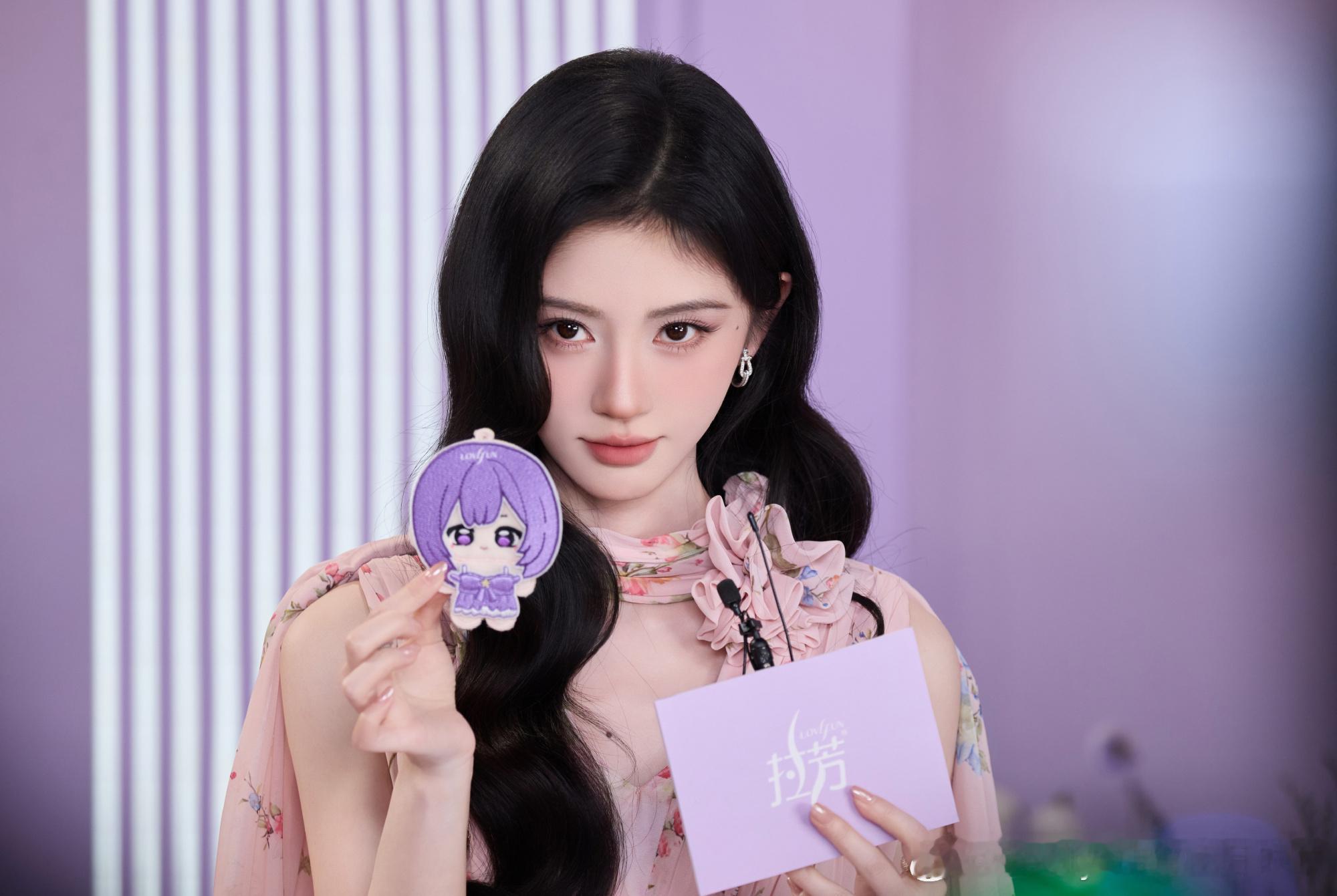 🍊鞠婧祎苏绿夏 🍊鞠婧祎我希望你被善意和爱包围 你走的路要繁花盛开 你要人声