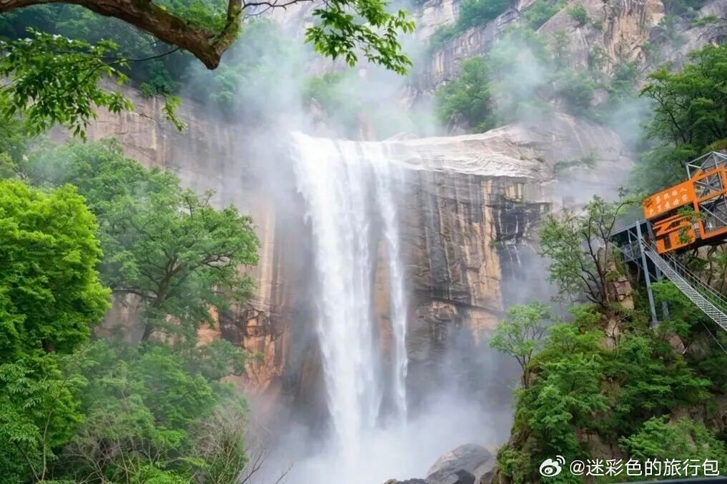 这个盛夏别扎堆闹市，来嵩县接住一整夏清凉。一县横跨三大流域，三山三水铺展如画：白