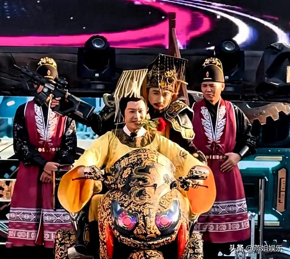 琼瑶剧男神马景涛最近仍在景区演节目。他在10月10日被报道一个月内跑了三个景区，