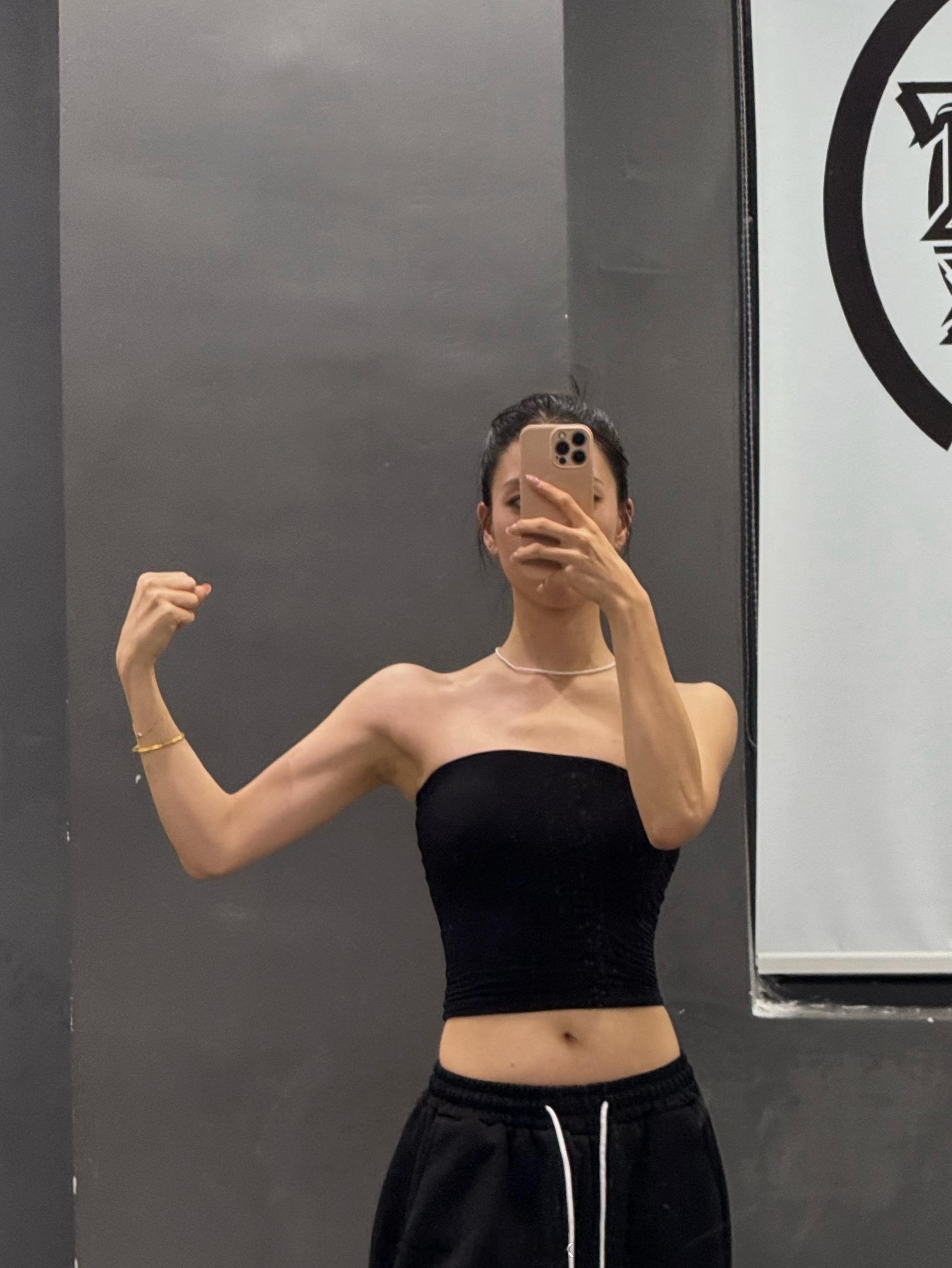 一张图，努力往钟姐靠近[可爱] ​​​
