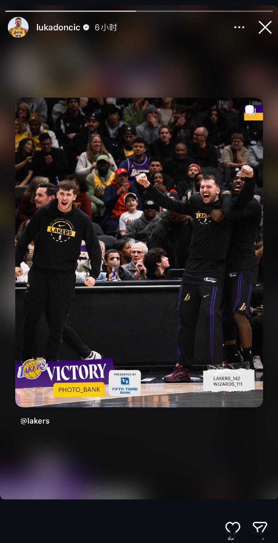 俩人成拉拉队兄弟了 