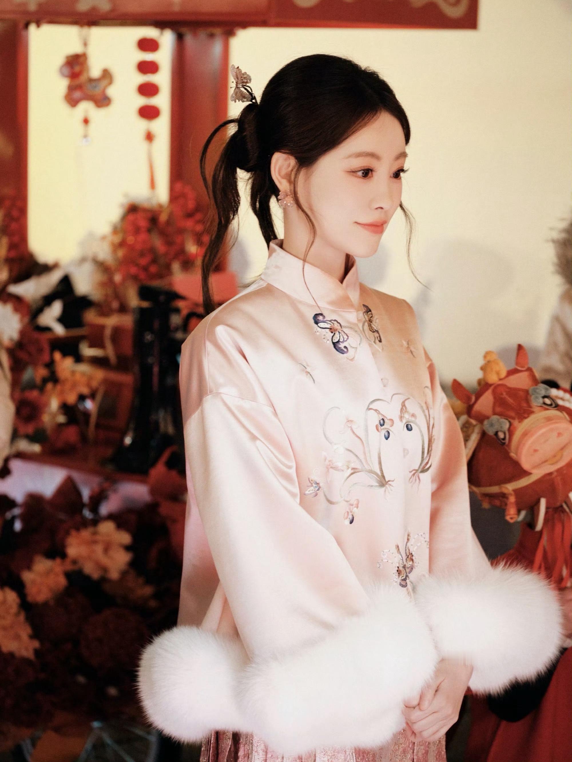 我家小猫咪祝绪丹，和祝祝一起张灯结彩迎新年🧨