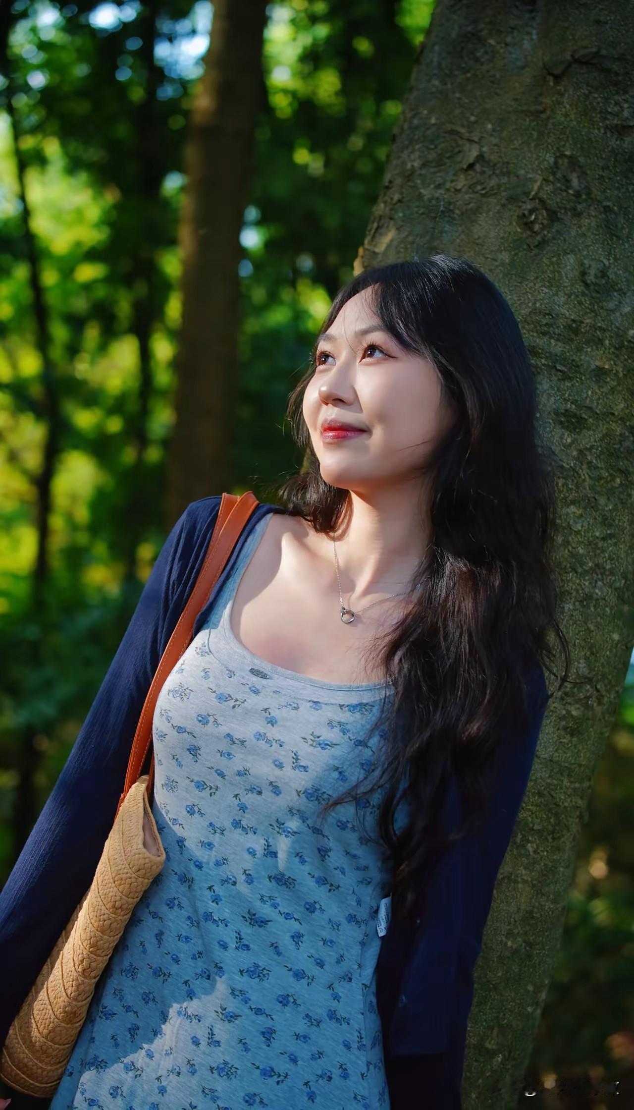阳光下的女孩