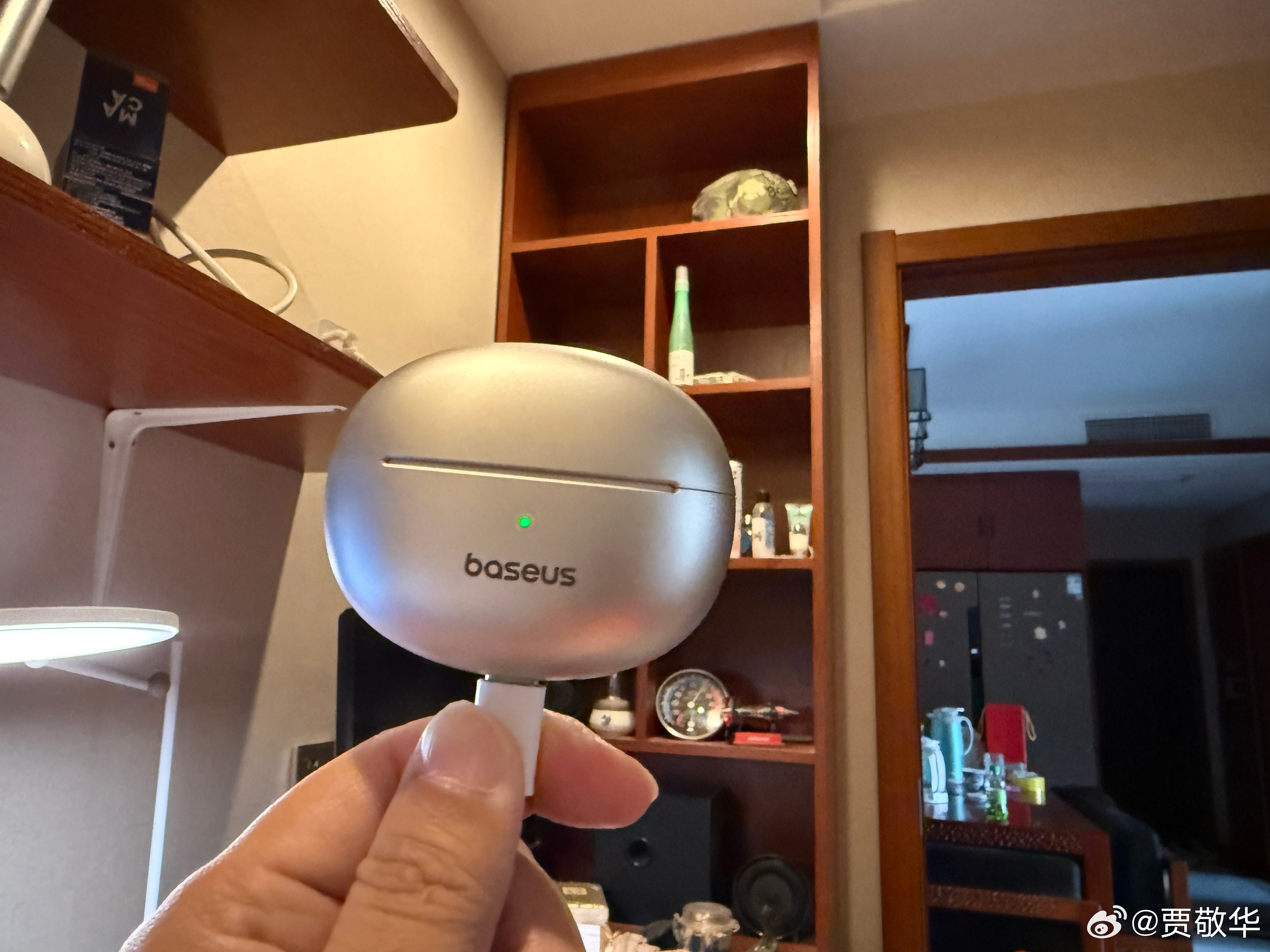 现在出差手机没有续航焦虑，耳机已经有续航焦虑了。所以，每次出差前要先给耳机充满电