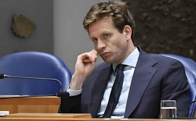 近期，荷兰籍欧洲议会议员德克·戈廷克公开炮轰现任经济事务和气候部长米歇尔·卡雷曼