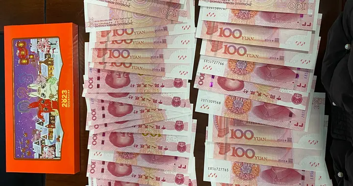 乘客将5千余元现金及建行金钞遗落在出租车上，司机主动归还：不是小数目，失主一定很着急