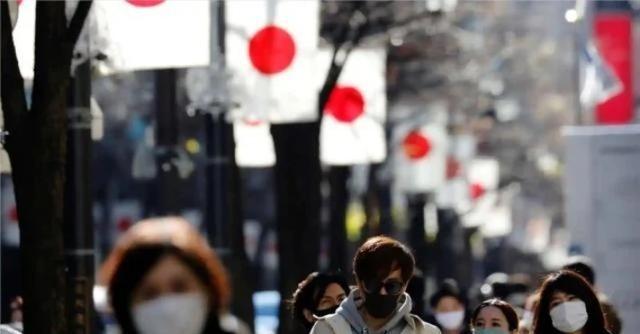 日媒报道中国五一假期，有人定好的航班却被取消。日本网友嘲讽道：只要中国人别来日本