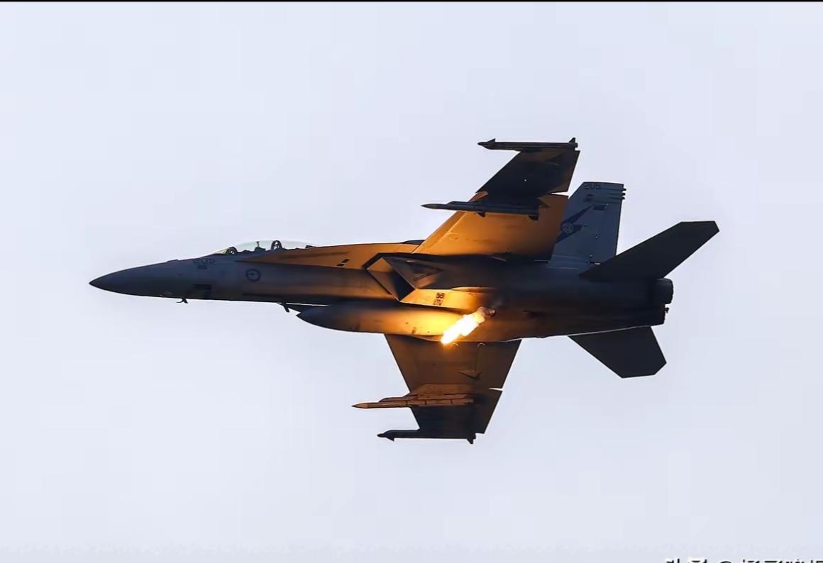 一架隶属于美国海军陆战队的F/A-18“超级大黄蜂”战斗机，于6月13日在“例行