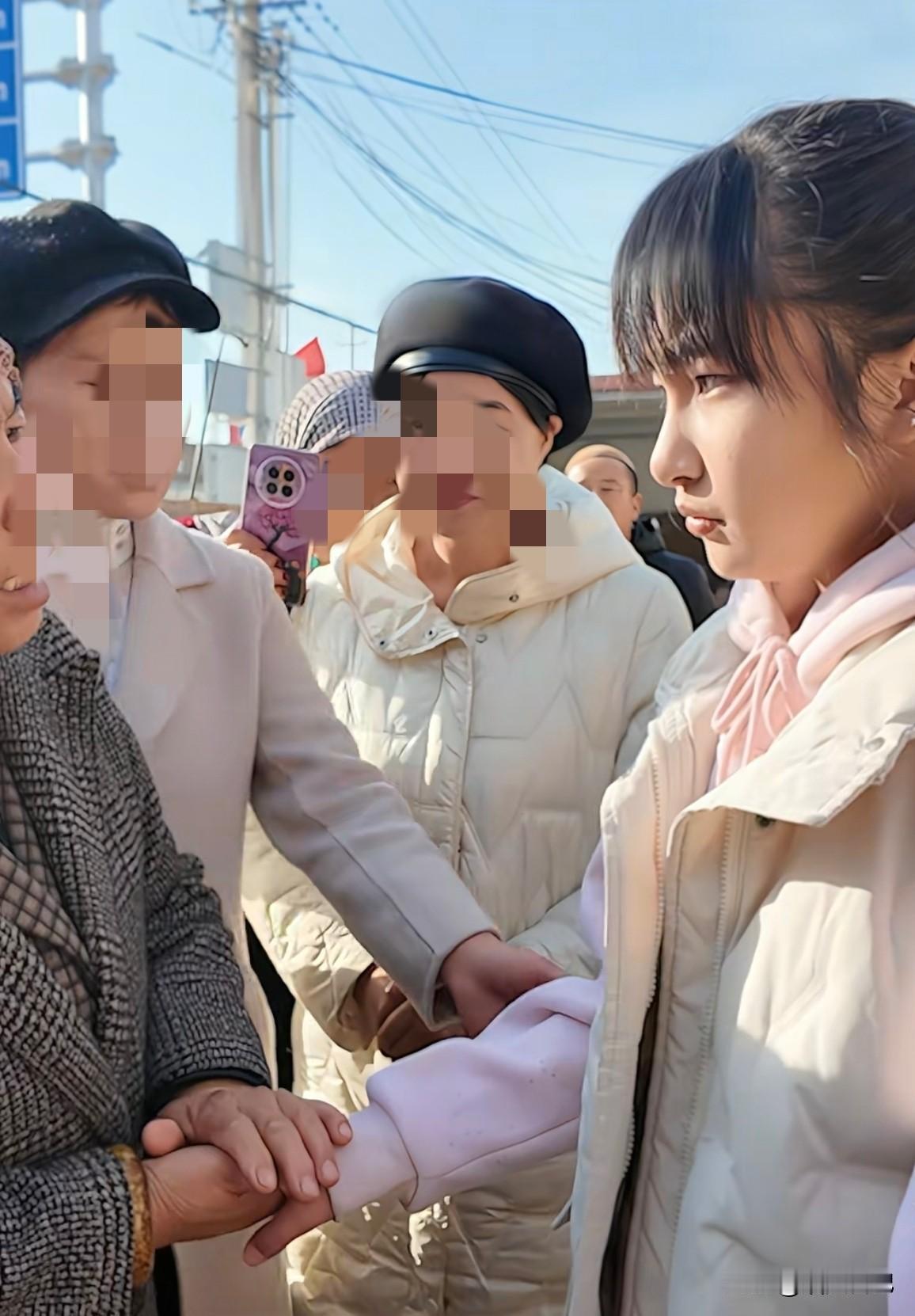 你们觉得多少粉丝算网红？

13岁女童李佳婷勇救落水儿童，算不算网红；爱画画的子