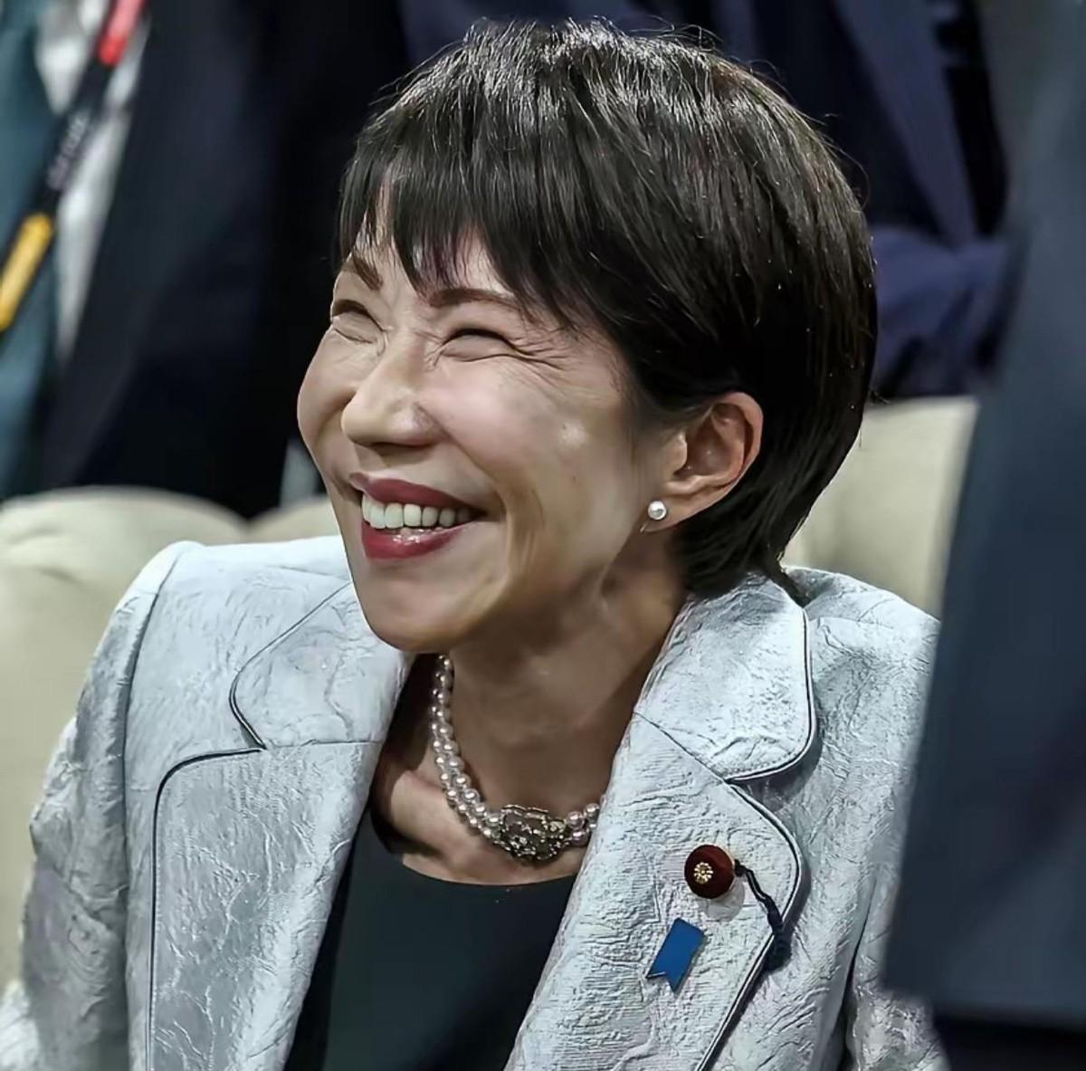 中国领空，凭什么让日本首相的专机飞过去？真相只有一个：高市早苗这回是老老实实按我