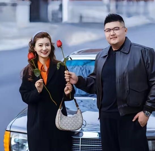 一年不同居、连夫妻生活都没有，这爆料也太不给面子了！
 
平时看猴哥视频里，人高