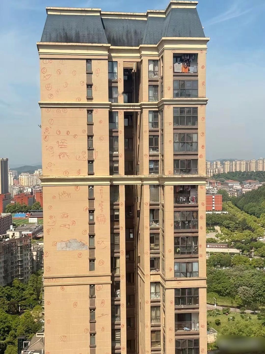 房子建好了，居然忘了擦。 